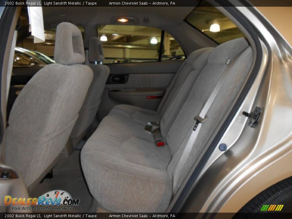 2002 Buick Regal LS Light Sandrift Metallic / Taupe Photo #17