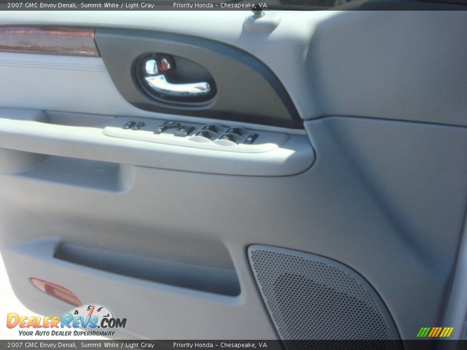 2007 GMC Envoy Denali Summit White / Light Gray Photo #14