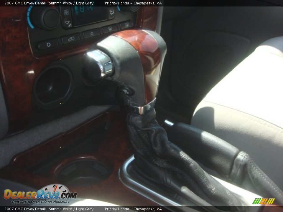 2007 GMC Envoy Denali Summit White / Light Gray Photo #18