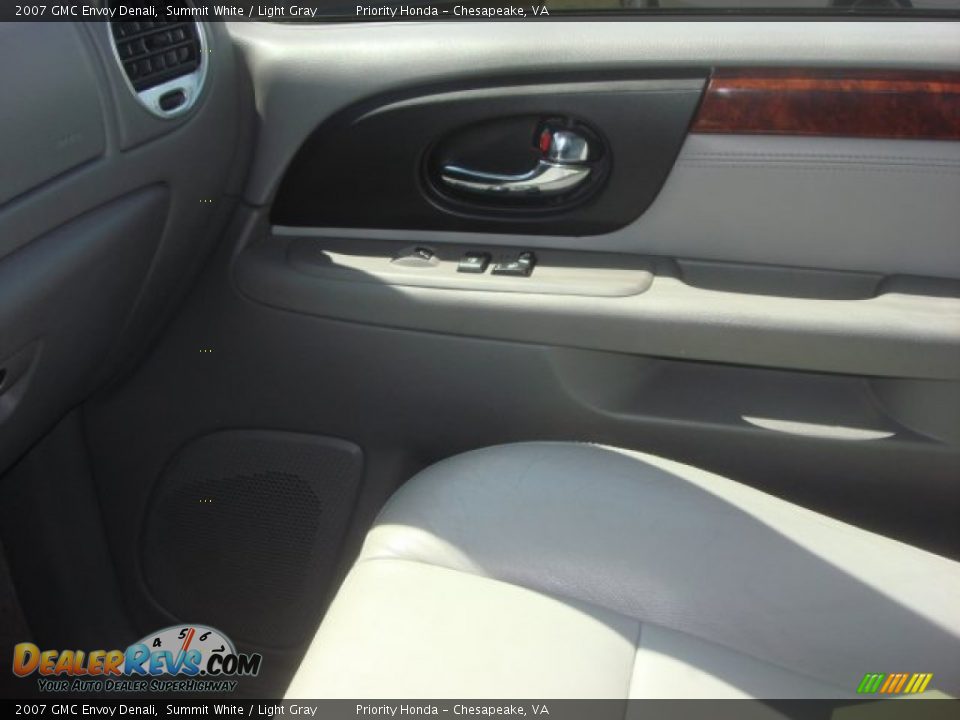 2007 GMC Envoy Denali Summit White / Light Gray Photo #19