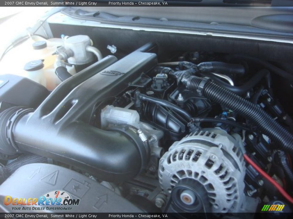 2007 GMC Envoy Denali Summit White / Light Gray Photo #22