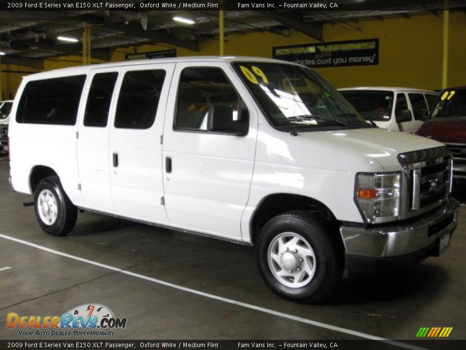 2009 Ford E Series Van E150 XLT Passenger Oxford White / Medium Flint Photo #1