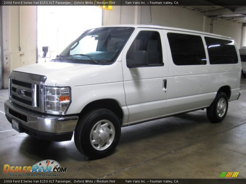 2009 Ford E Series Van E150 XLT Passenger Oxford White / Medium Flint Photo #3