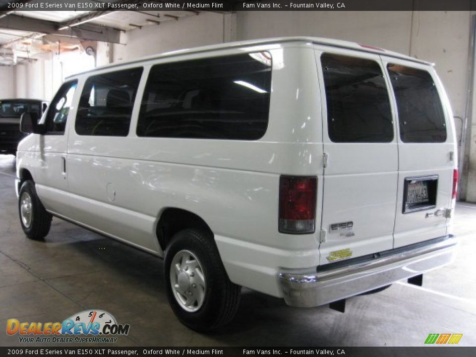 2009 Ford E Series Van E150 XLT Passenger Oxford White / Medium Flint Photo #4