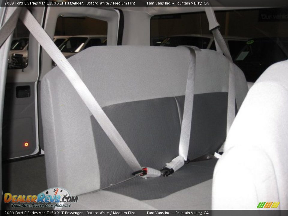 2009 Ford E Series Van E150 XLT Passenger Oxford White / Medium Flint Photo #8