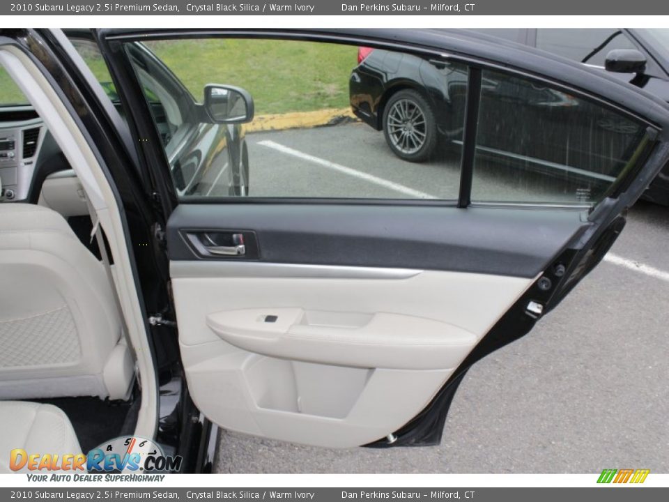 2010 Subaru Legacy 2.5i Premium Sedan Crystal Black Silica / Warm Ivory Photo #20