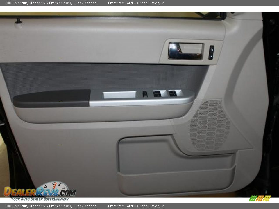 Door Panel of 2009 Mercury Mariner V6 Premier 4WD Photo #31