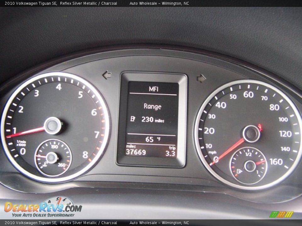 2010 Volkswagen Tiguan SE Reflex Silver Metallic / Charcoal Photo #16