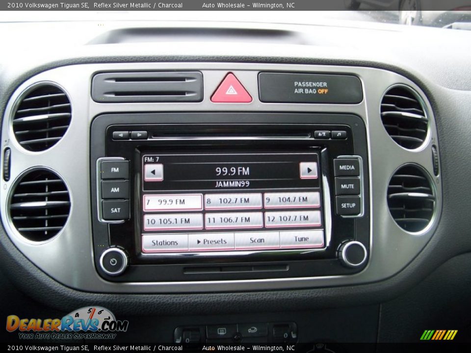 2010 Volkswagen Tiguan SE Reflex Silver Metallic / Charcoal Photo #17