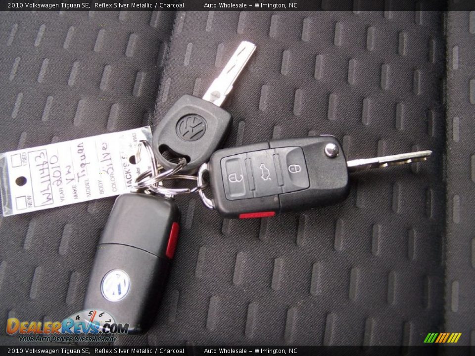 2010 Volkswagen Tiguan SE Reflex Silver Metallic / Charcoal Photo #20