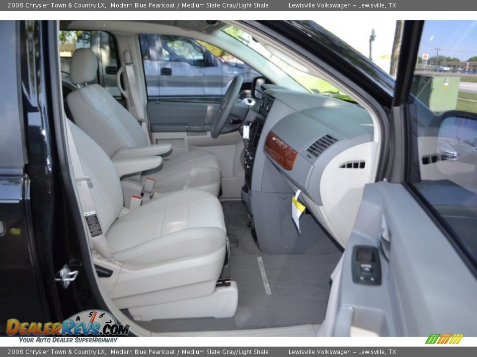 2008 Chrysler Town & Country LX Modern Blue Pearlcoat / Medium Slate Gray/Light Shale Photo #10