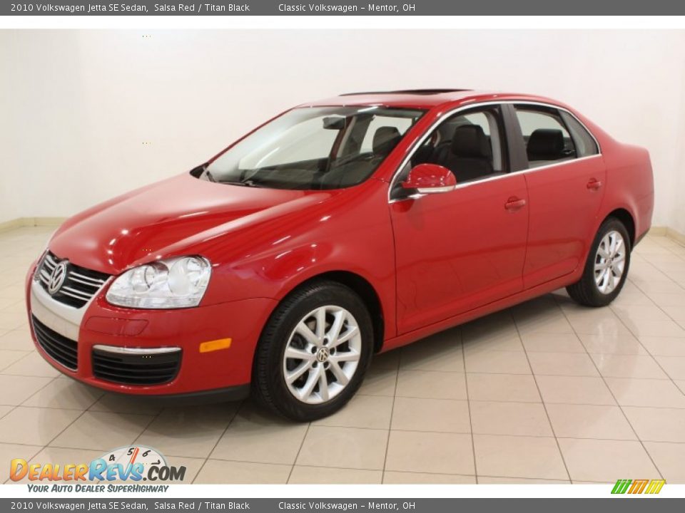 Front 3/4 View of 2010 Volkswagen Jetta SE Sedan Photo #3