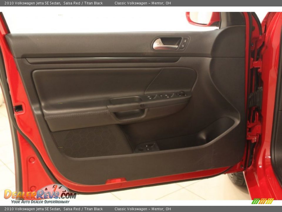 Door Panel of 2010 Volkswagen Jetta SE Sedan Photo #4