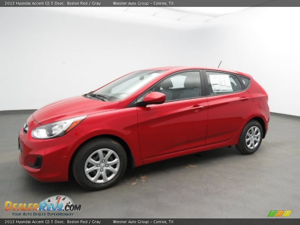Front 3/4 View of 2013 Hyundai Accent GS 5 Door Photo #1