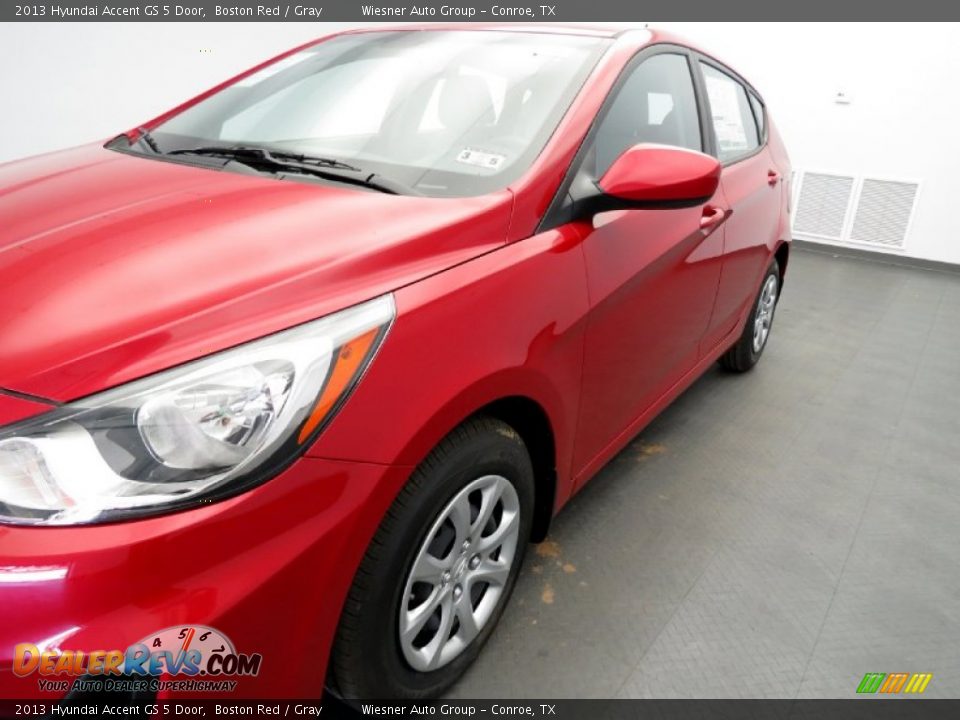 2013 Hyundai Accent GS 5 Door Boston Red / Gray Photo #5