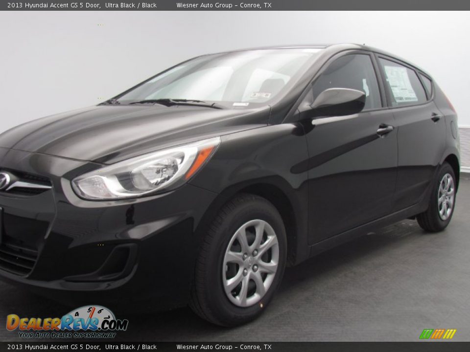 2013 Hyundai Accent GS 5 Door Ultra Black / Black Photo #2