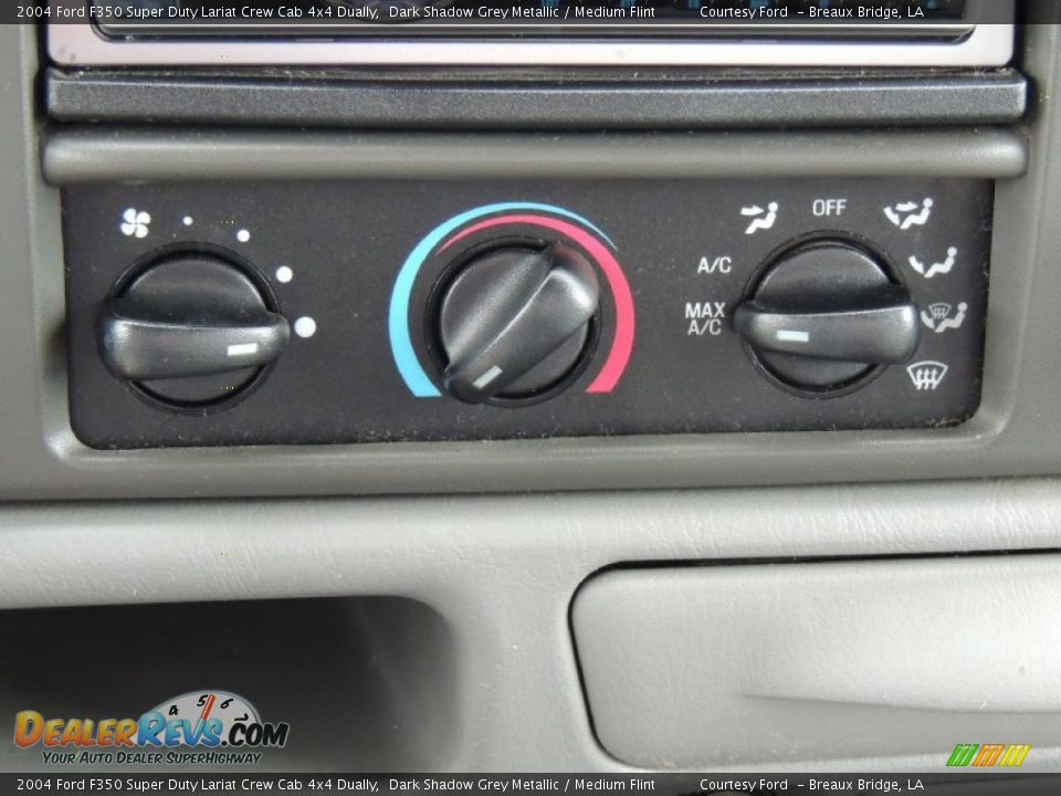 Controls of 2004 Ford F350 Super Duty Lariat Crew Cab 4x4 Dually Photo #19