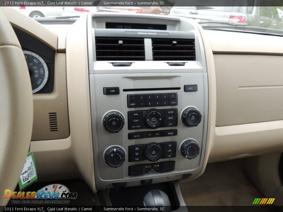 Controls of 2011 Ford Escape XLT Photo #21