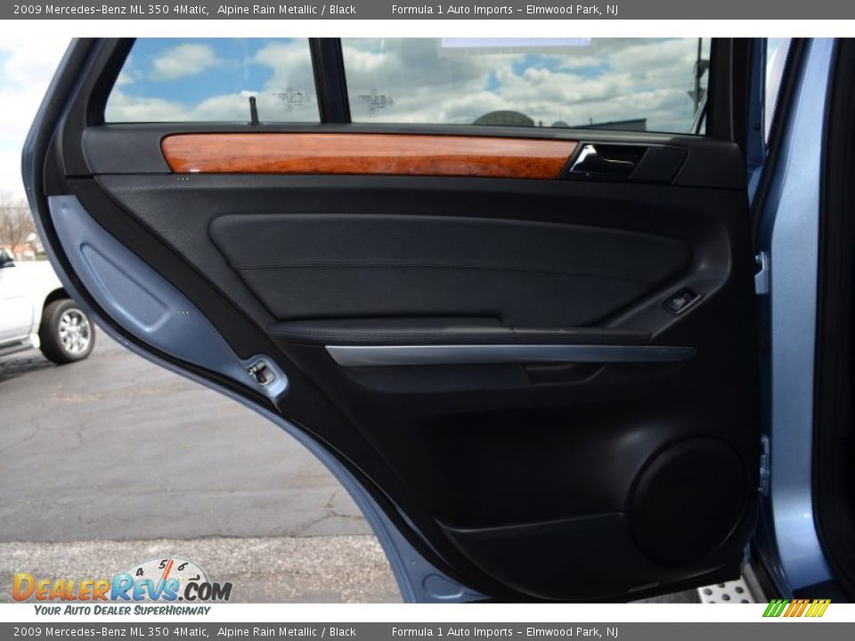 Door Panel of 2009 Mercedes-Benz ML 350 4Matic Photo #20