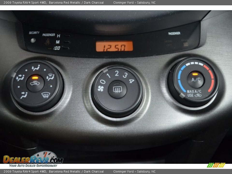Controls of 2009 Toyota RAV4 Sport 4WD Photo #30