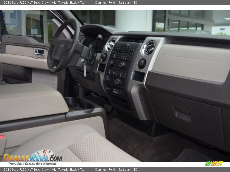 2010 Ford F150 XLT SuperCrew 4x4 Tuxedo Black / Tan Photo #15