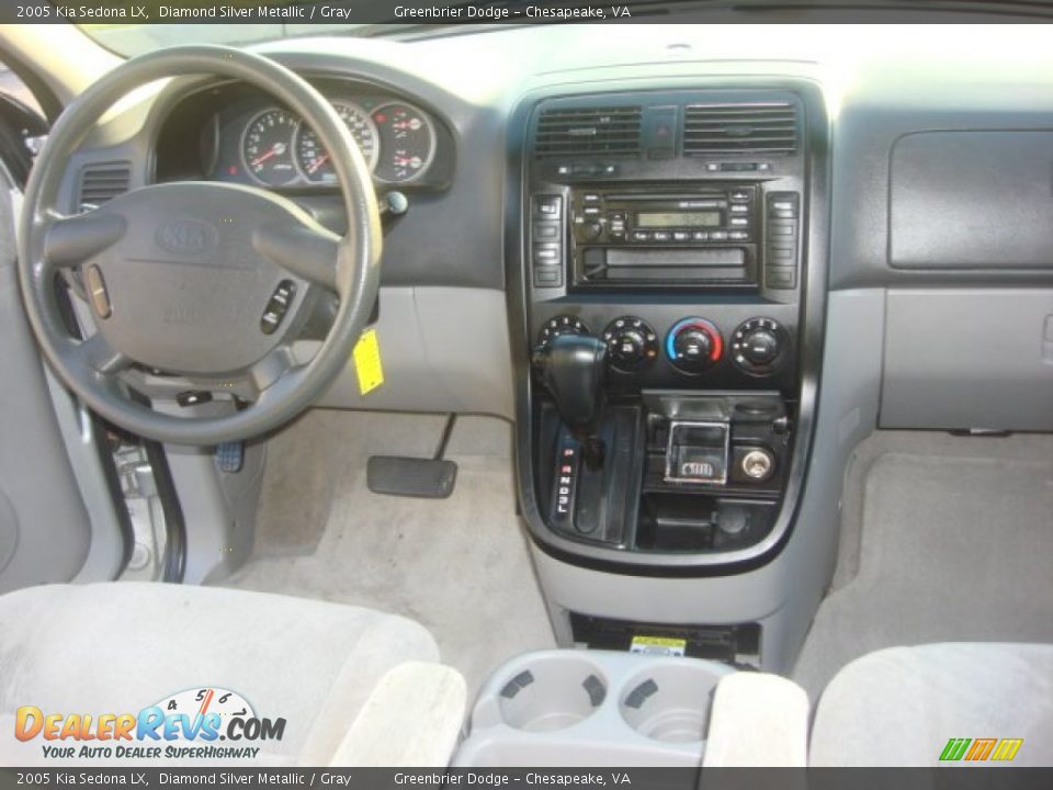 2005 Kia Sedona LX Diamond Silver Metallic / Gray Photo #12