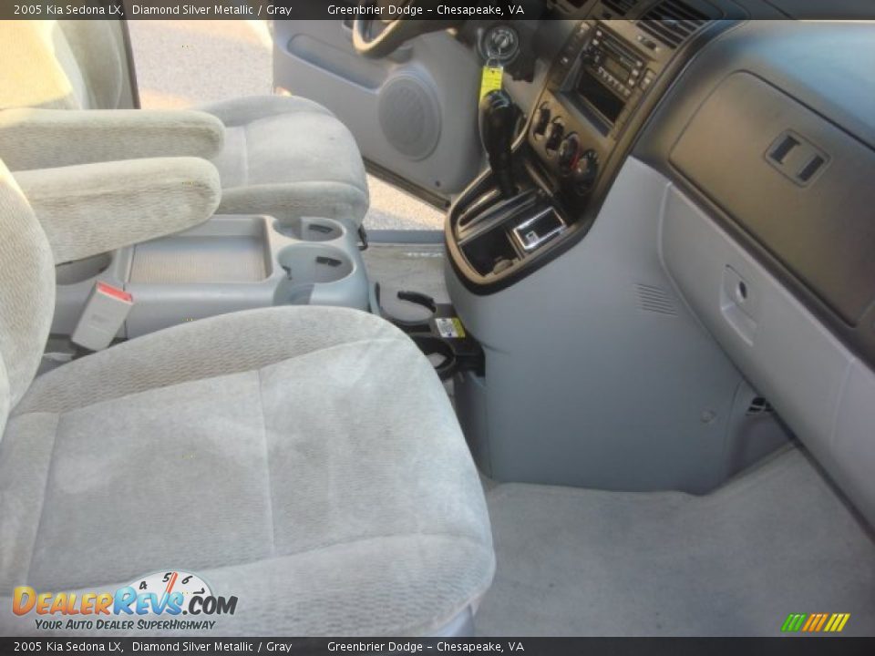 2005 Kia Sedona LX Diamond Silver Metallic / Gray Photo #13