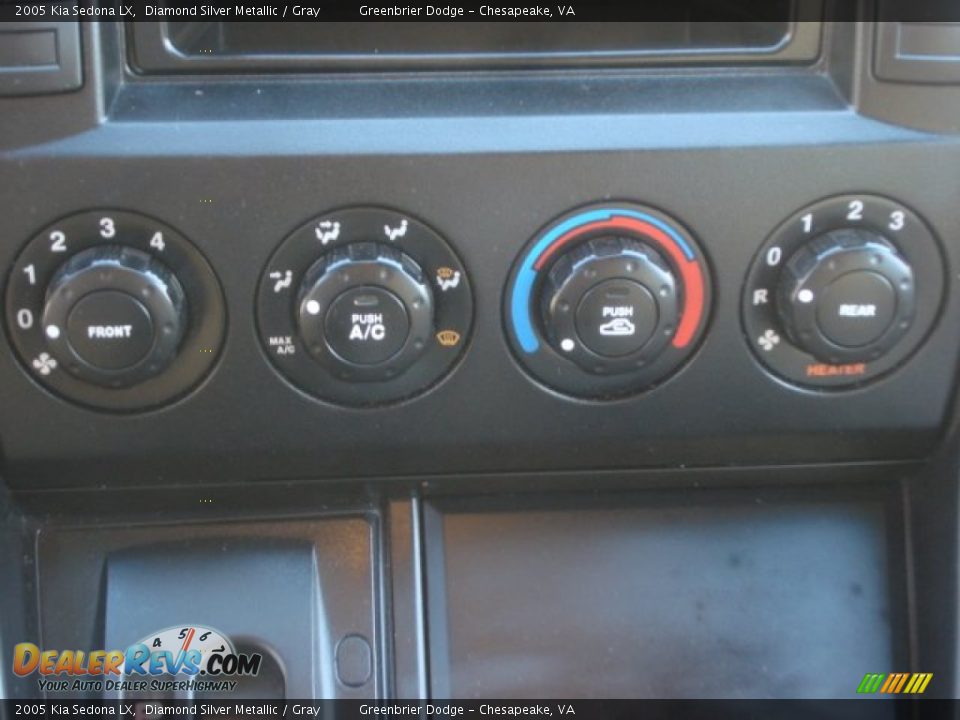 2005 Kia Sedona LX Diamond Silver Metallic / Gray Photo #17