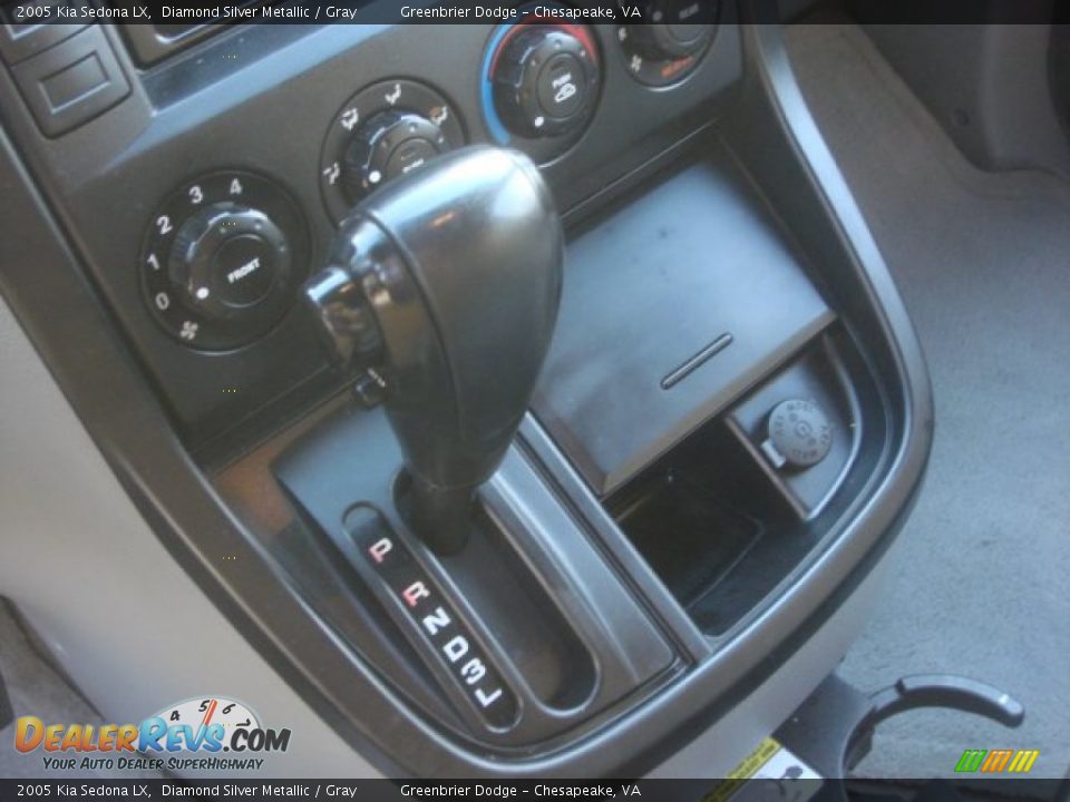 2005 Kia Sedona LX Diamond Silver Metallic / Gray Photo #18