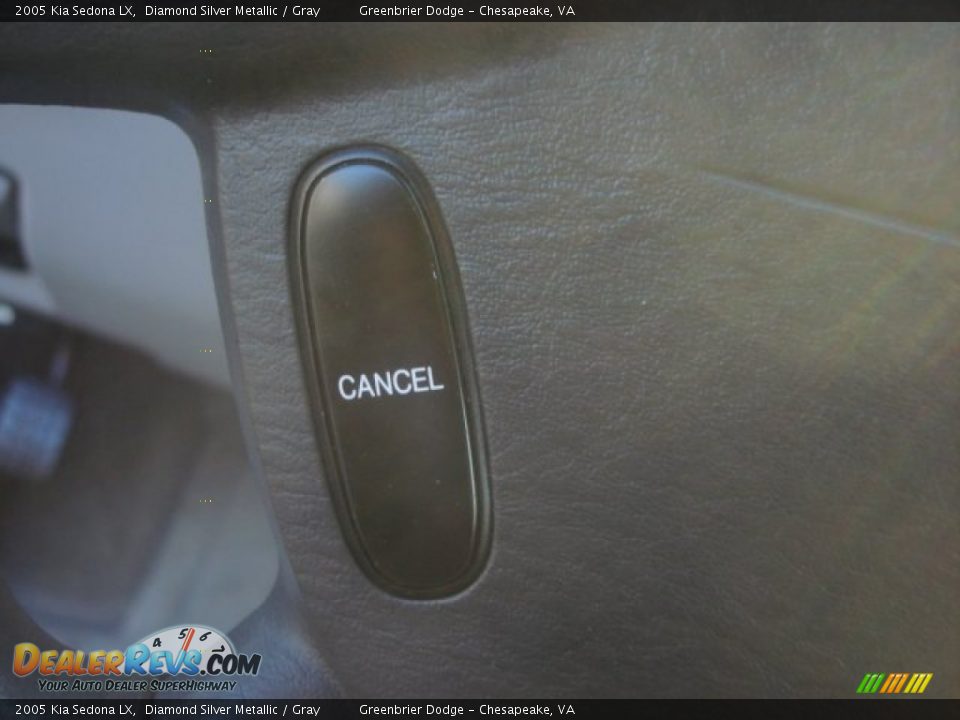2005 Kia Sedona LX Diamond Silver Metallic / Gray Photo #22