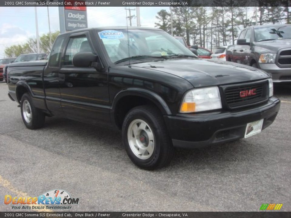 Front 3/4 View of 2001 GMC Sonoma SLS Extended Cab Photo #7