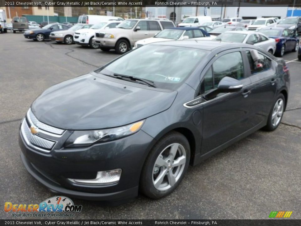 Front 3/4 View of 2013 Chevrolet Volt  Photo #7