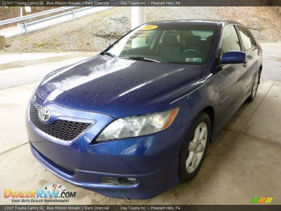 Front 3/4 View of 2007 Toyota Camry SE Photo #5