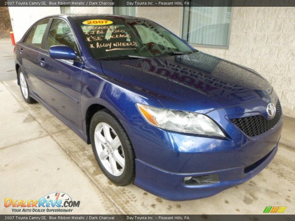 Front 3/4 View of 2007 Toyota Camry SE Photo #7