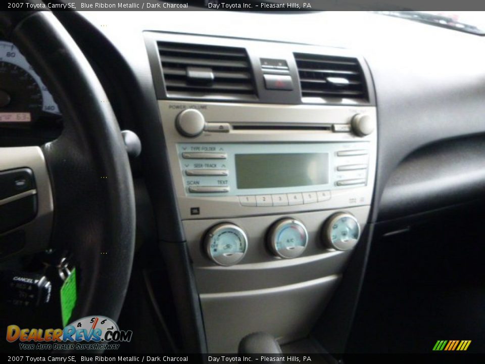 Controls of 2007 Toyota Camry SE Photo #18