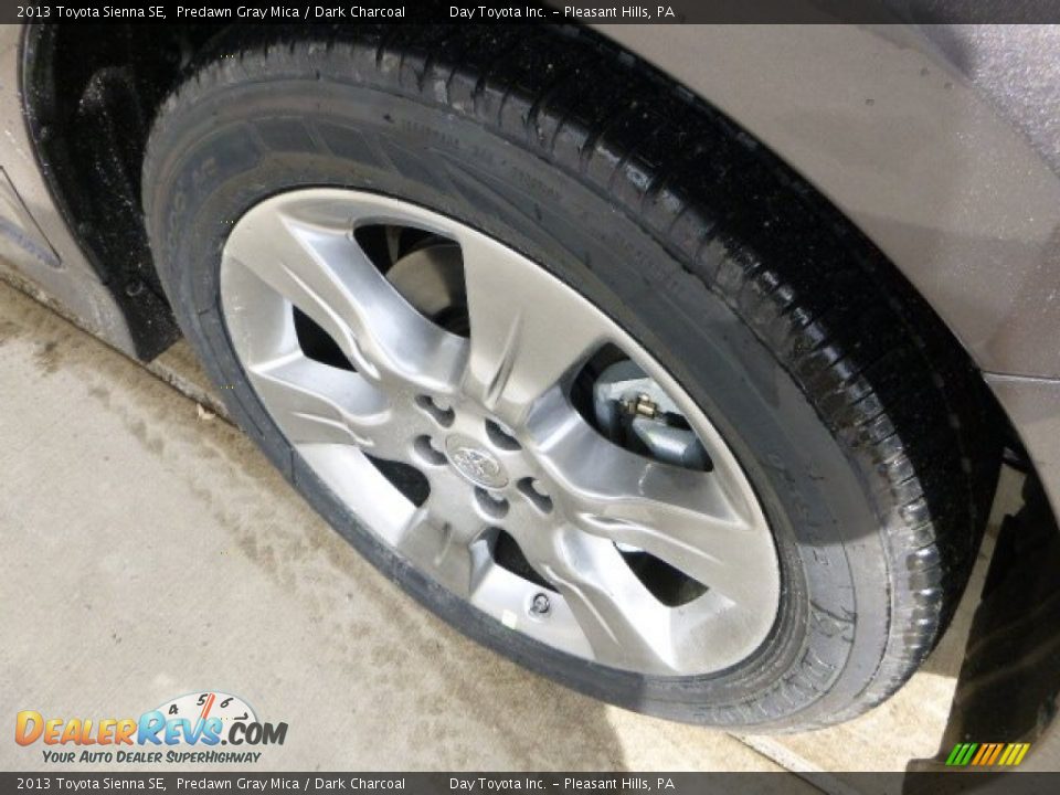 2013 Toyota Sienna SE Predawn Gray Mica / Dark Charcoal Photo #8