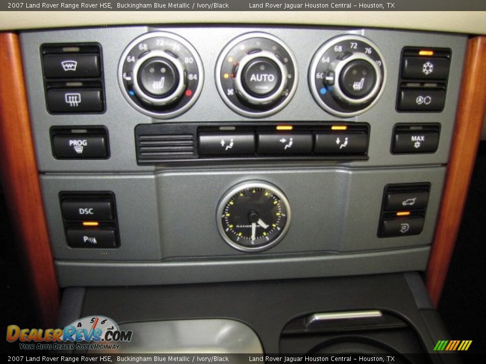 Controls of 2007 Land Rover Range Rover HSE Photo #21
