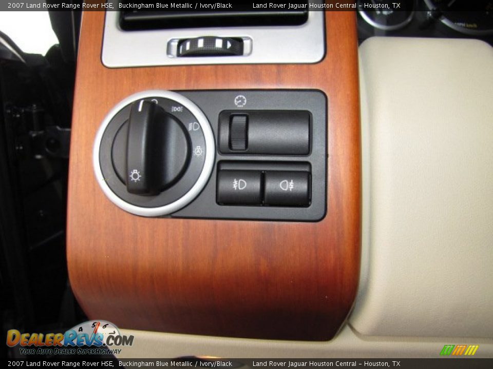 Controls of 2007 Land Rover Range Rover HSE Photo #34