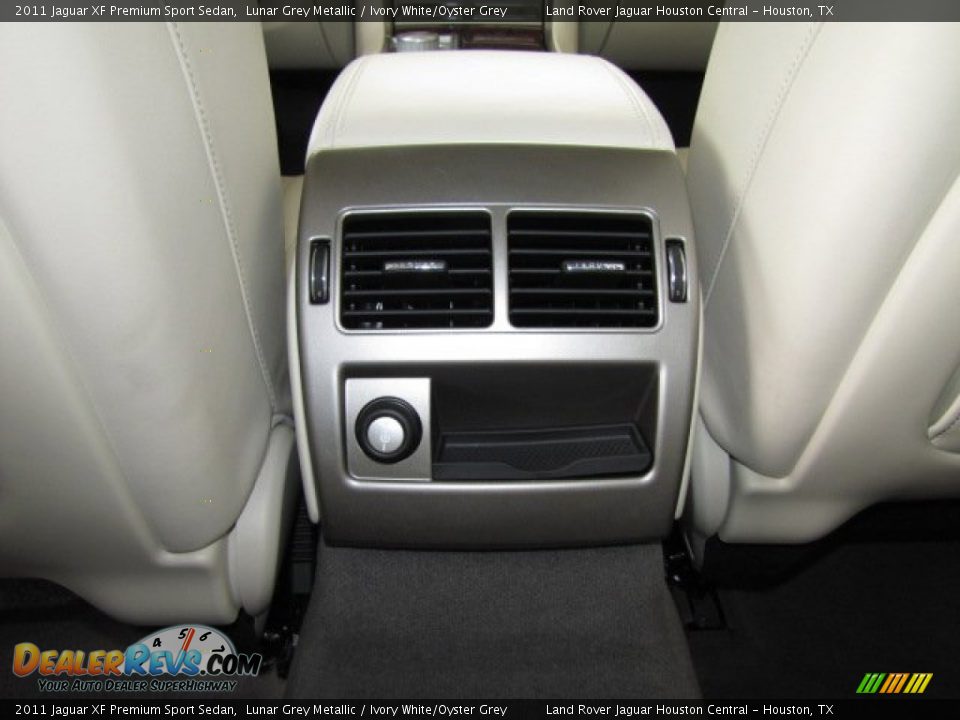 2011 Jaguar XF Premium Sport Sedan Lunar Grey Metallic / Ivory White/Oyster Grey Photo #31