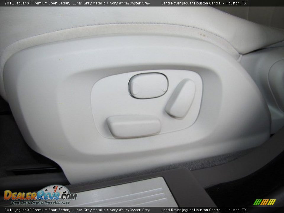 2011 Jaguar XF Premium Sport Sedan Lunar Grey Metallic / Ivory White/Oyster Grey Photo #34