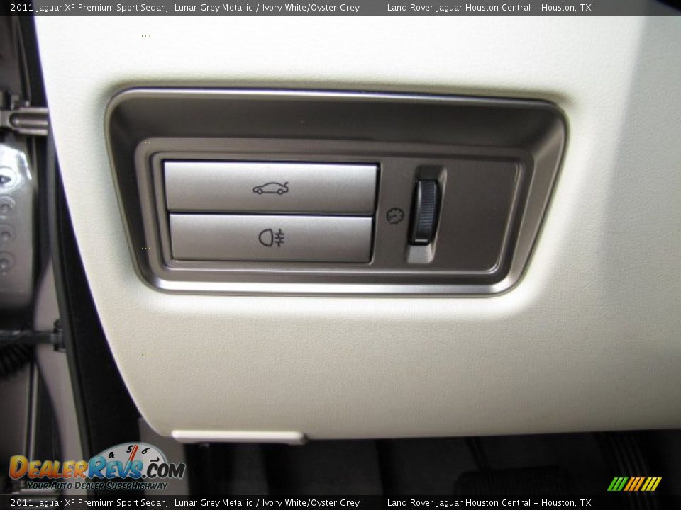 2011 Jaguar XF Premium Sport Sedan Lunar Grey Metallic / Ivory White/Oyster Grey Photo #35