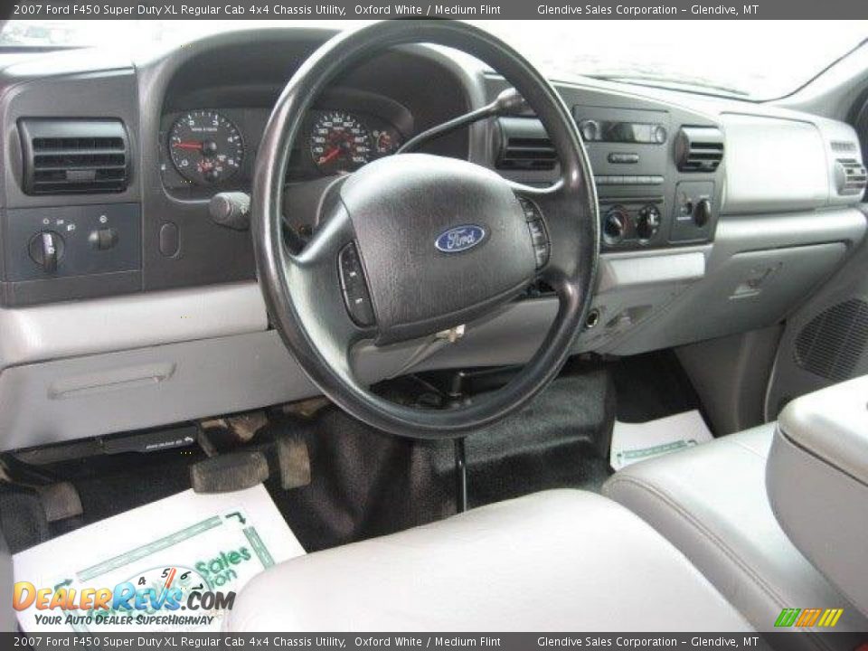 2007 Ford F450 Super Duty XL Regular Cab 4x4 Chassis Utility Oxford White / Medium Flint Photo #8