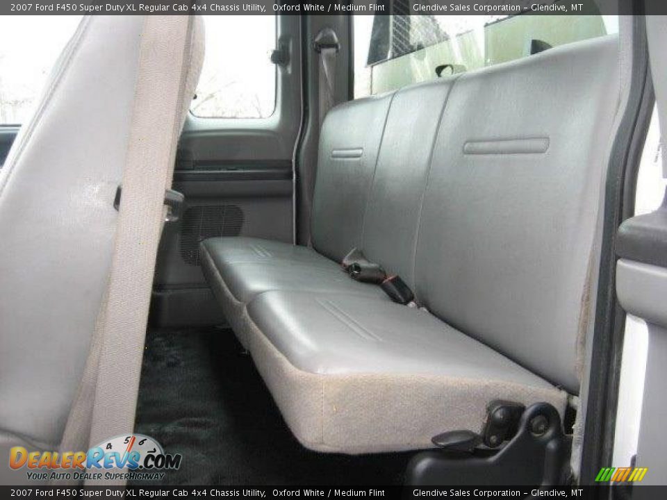 2007 Ford F450 Super Duty XL Regular Cab 4x4 Chassis Utility Oxford White / Medium Flint Photo #10