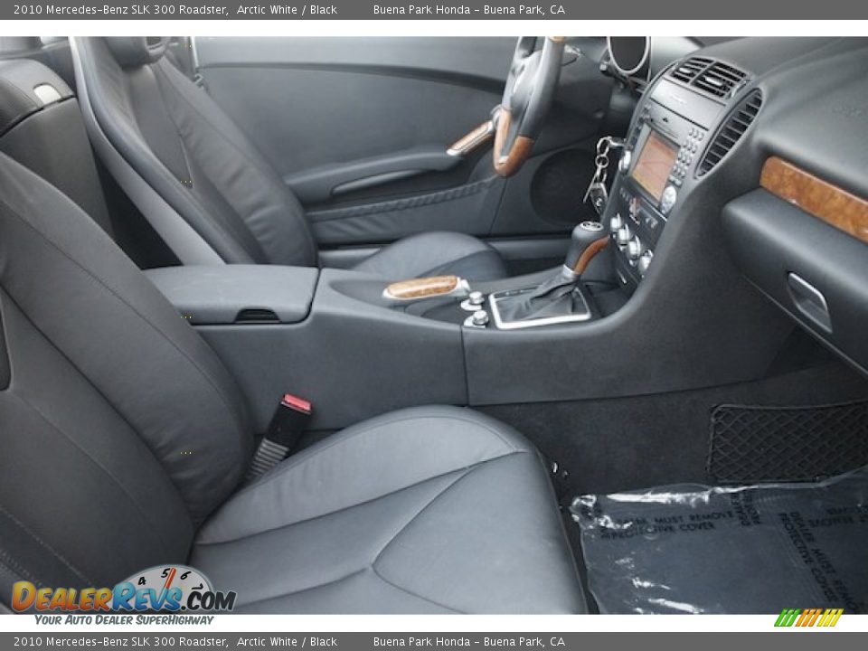 2010 Mercedes-Benz SLK 300 Roadster Arctic White / Black Photo #17