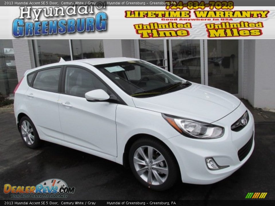 2013 Hyundai Accent SE 5 Door Century White / Gray Photo #1