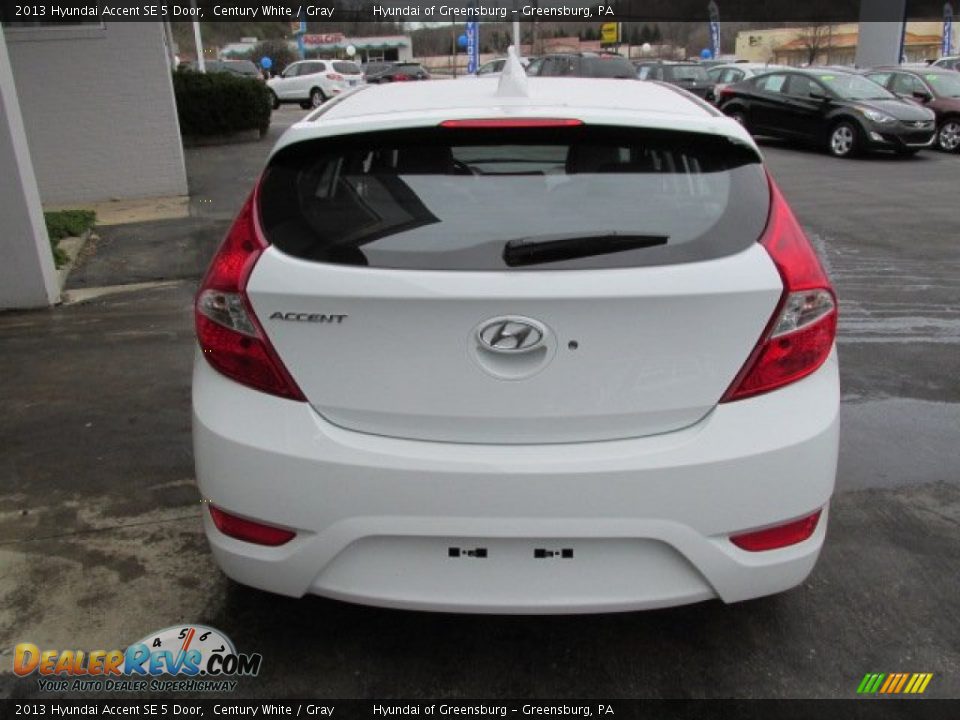 2013 Hyundai Accent SE 5 Door Century White / Gray Photo #4