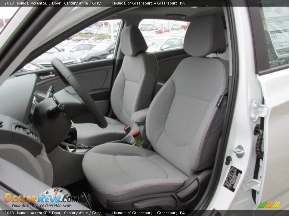 Front Seat of 2013 Hyundai Accent SE 5 Door Photo #7
