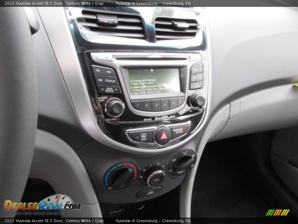 Controls of 2013 Hyundai Accent SE 5 Door Photo #8