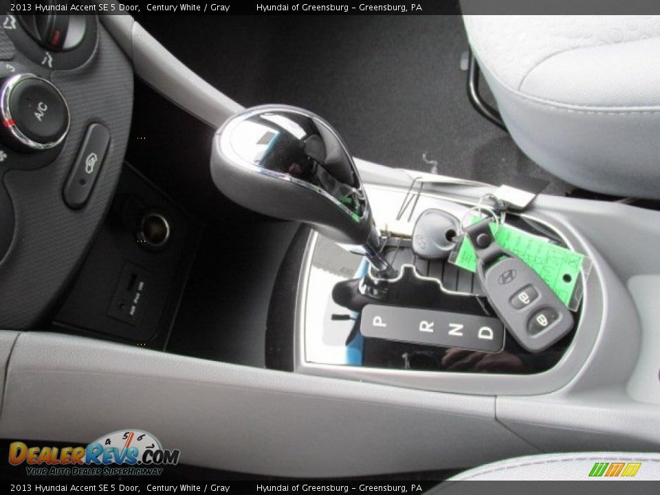 2013 Hyundai Accent SE 5 Door Shifter Photo #9