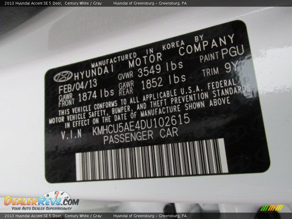 2013 Hyundai Accent SE 5 Door Century White / Gray Photo #10